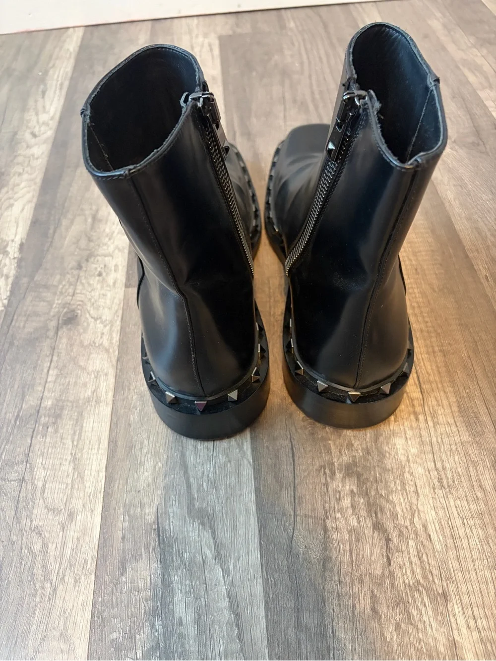 VALENTINO GARAVANI rockstud leather boots